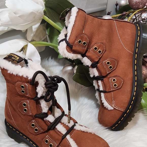 Dr Martens Women's 1460 Lace to Toe Fur Lined Buttersoft Lace Up Boots new - Picture 3 of 7